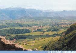 Blick ins Tal der Etsch in Südtirol