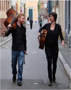 Isabel Eichenlaub und Johannes Alisch musizieren in der Martinskirche in Leinsweiler (Foto: © Karl Atteln)